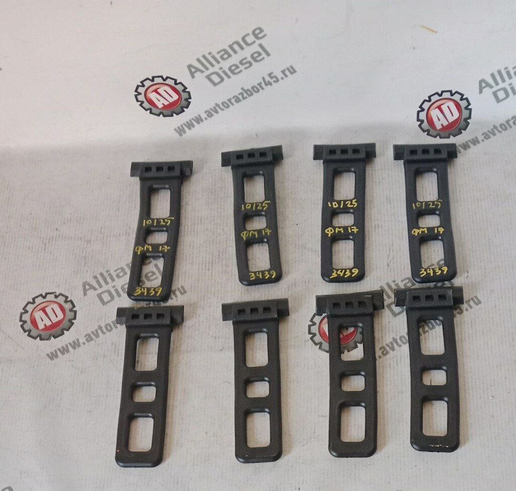 Резинка крепления заднего крыла. нов. 