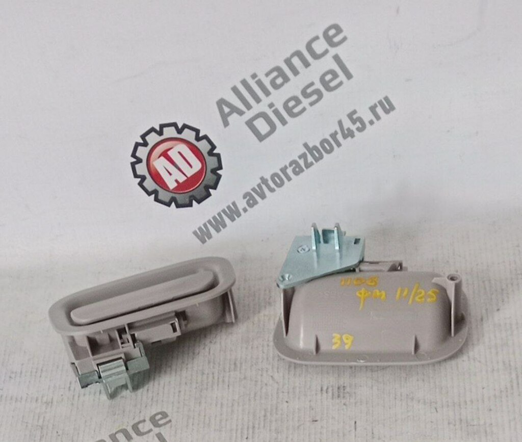 Ручка дверцы бардачка (замок) нов. 