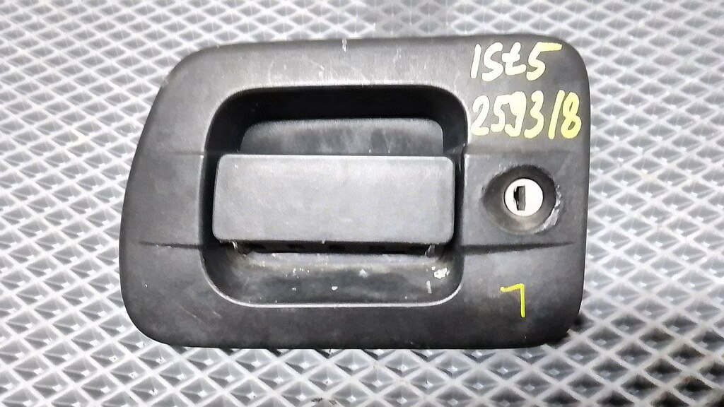 Ручка двери наружн. лев. б/у