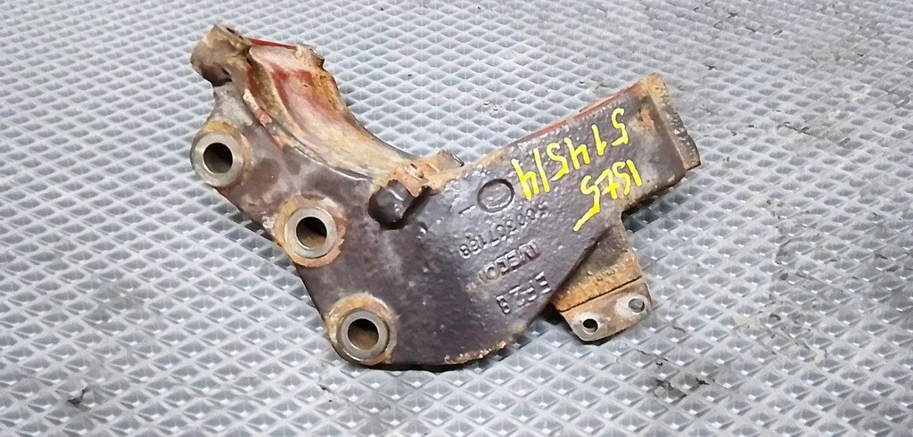 Кронштейн двигателя передний прав. б/у