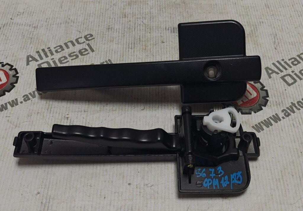 Ручка двери наружн. лев. нов. 