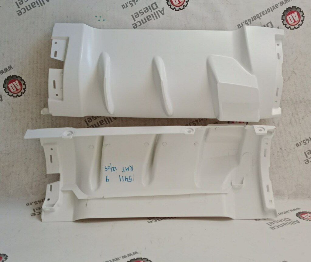 Угол кабины ( дефлектор ) внутренний правый нов. 