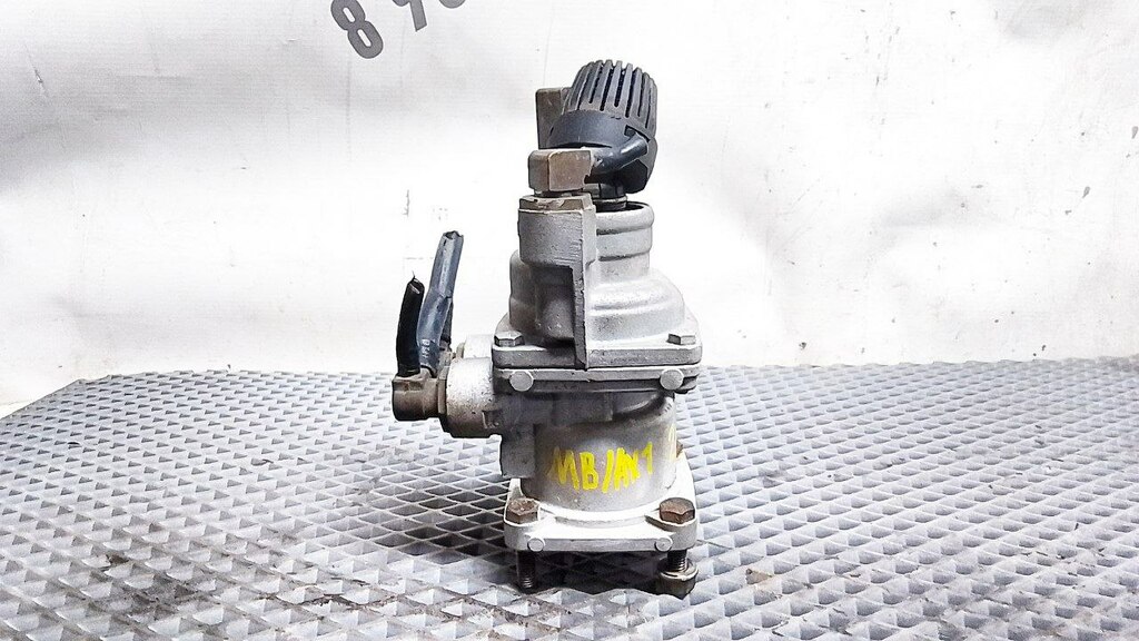 Главный тормозной кран б/у