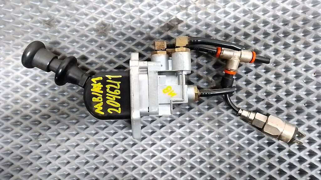 Кран стояночного тормоза (ручник) б/у