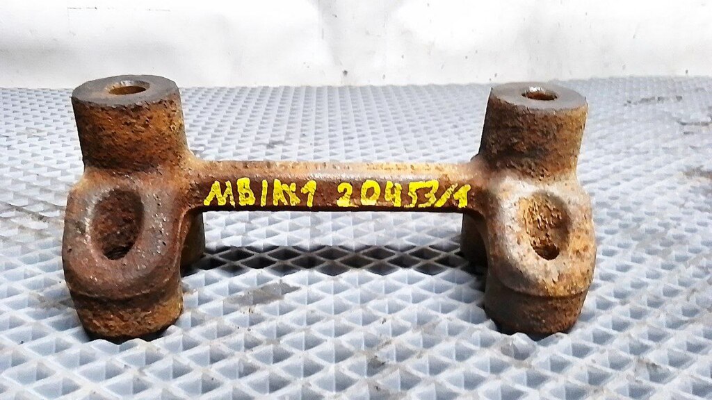 Кронштейн аккумуляторного ящика б/у