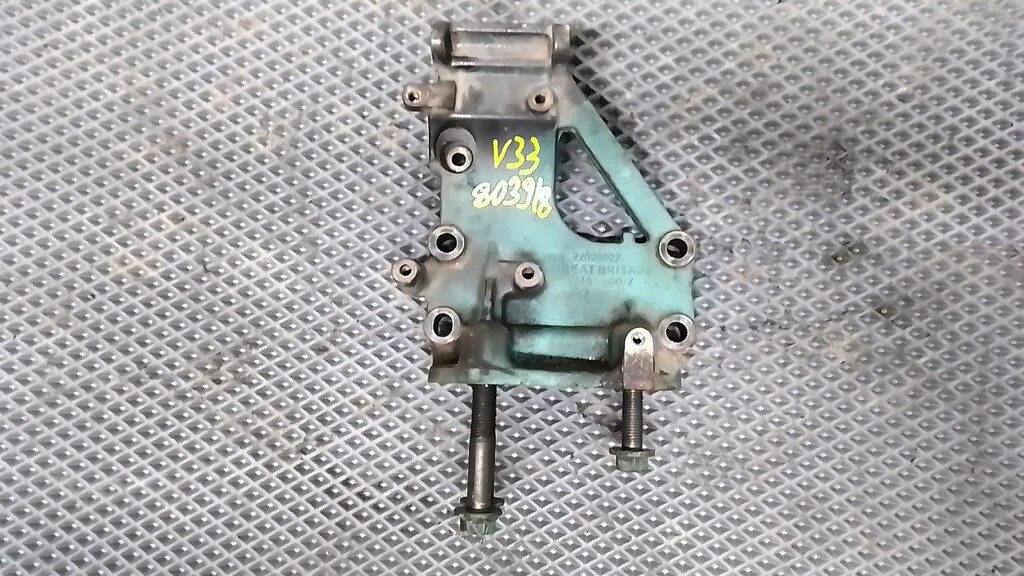 Кронштейн генератора б/у 