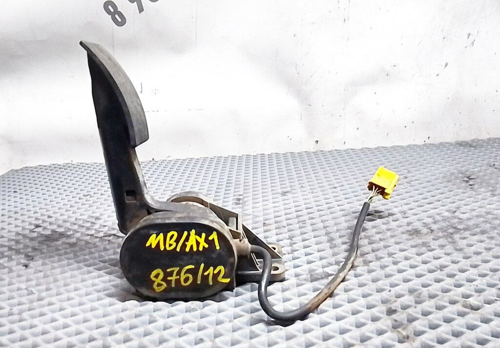 Педаль газа  б/у 