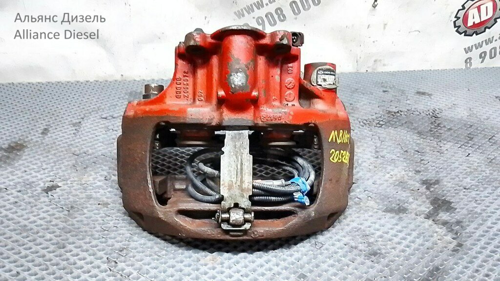 Суппорт тормозной правый б/у