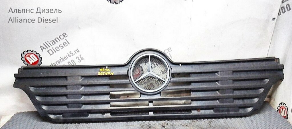 Решетка радиатора б/у