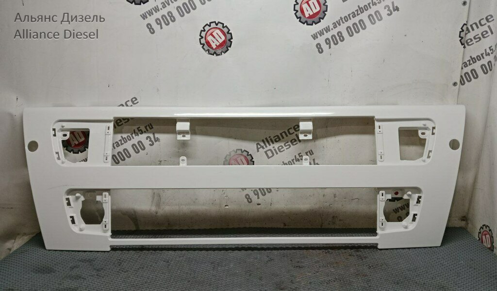 Решетка радиатора нижняя нов. 