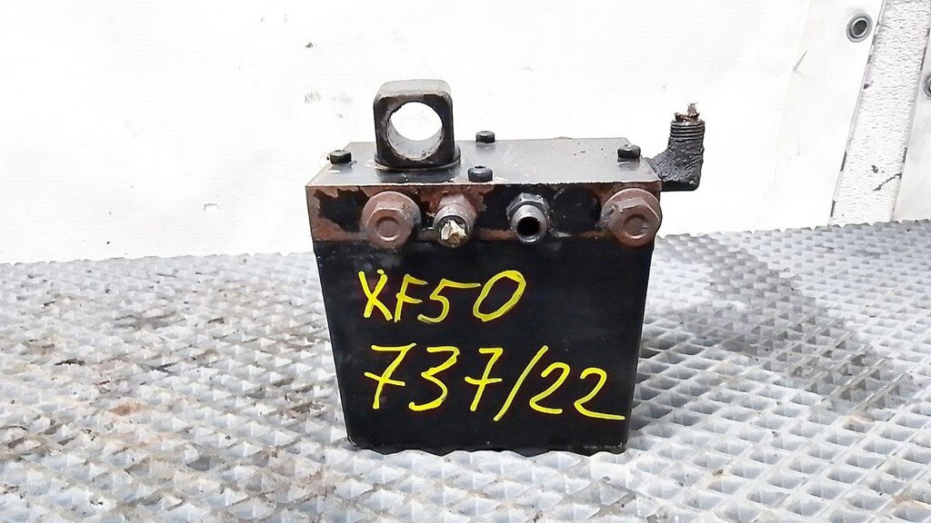 Насос подъема кабины 3 выхода б/у