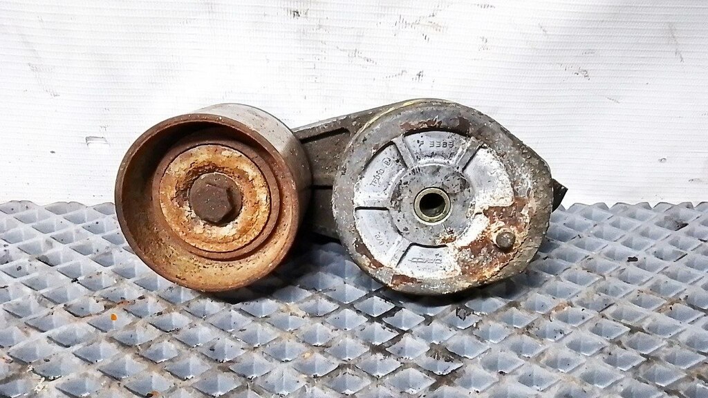 Ролик натяжителя б/у
